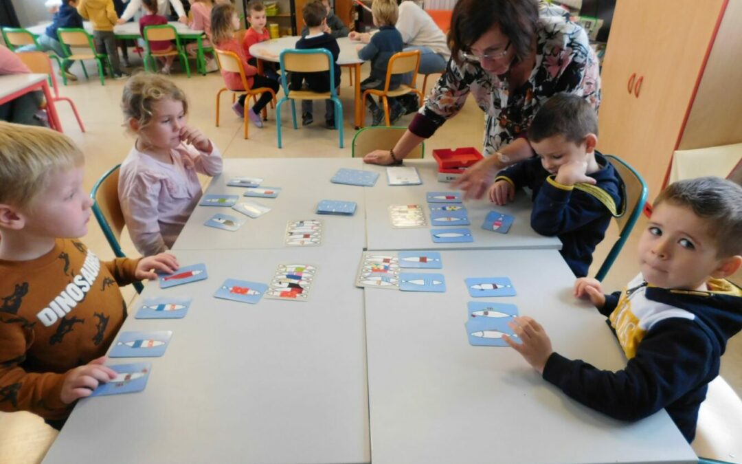 jeux de cartes : les maternelles de notre école rencontrent les maternelles de l’école Ste Pompée de Langoat