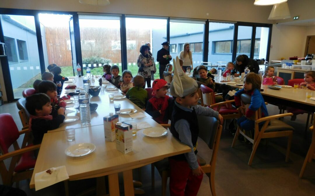 Les maternelle et CP fêtent Mardi Gras à L’EHPAD de Pleubian